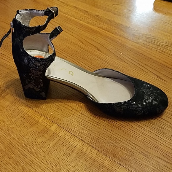 Shoes - Picture 2 of 3